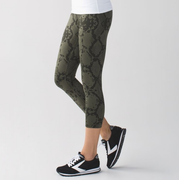 lululemon athletica Pants - Wunder Under Crop*